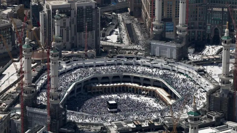 In the next hour, the attackers transmitted an old prophecy through the mosque's loudspeaker to one billion Muslims around the world, which said that the time of doomsday had arrived and Mahdi had arrived.